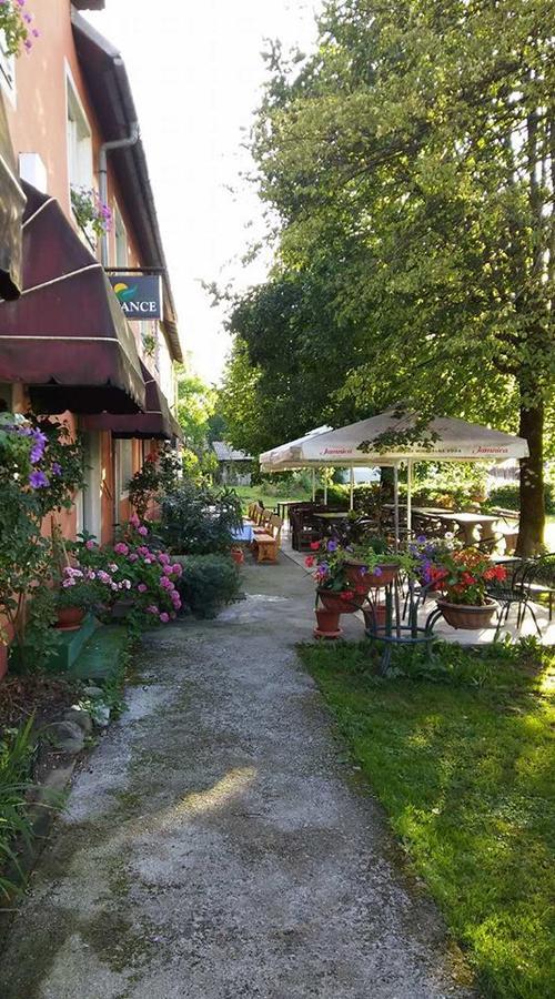 Hotel Mance Brod na Kupi Kültér fotó
